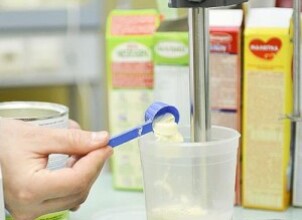 Как приготовить смесь и кормить ею грудничка