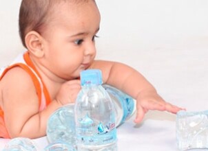 Нужно ли заставлять грудничка пить воду